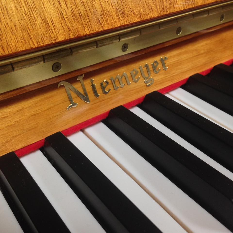 Niemeyer Upright piano